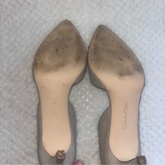 Womens Calvin Klein Elegant Beige Closed Toe Heels Business Casual Size 9.5 - Picture 7 of 8